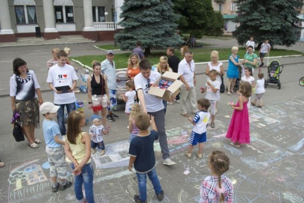 У місті на Волині діти влаштували флешмоб. ФОТО